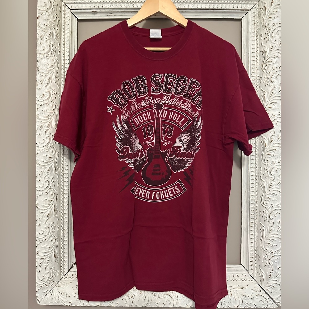 Bob Seger 2013 Rock and Roll Never Forgets tour. Back hit! Size XL. ❣️